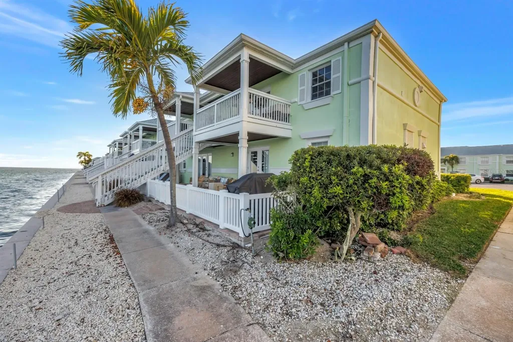 5102 Coquina Key Drive SE St Petersburg FL 33705