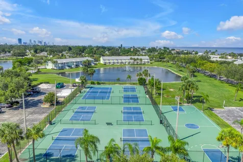 5102 Coquina Key Drive SE St Petersburg FL 33705