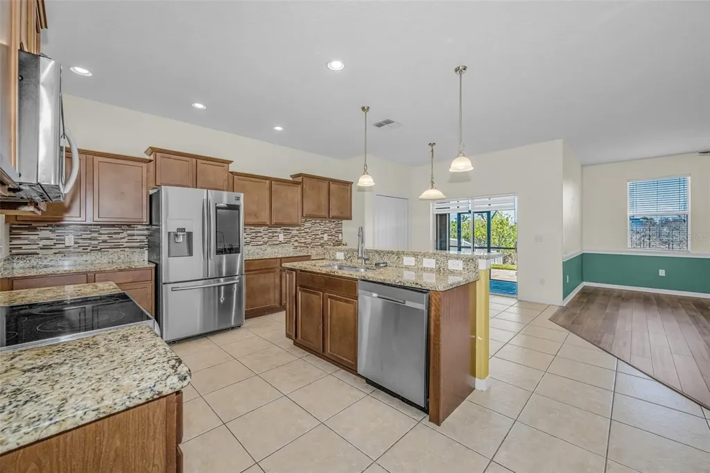 521 Vista Ridge Drive Ruskin FL 33570