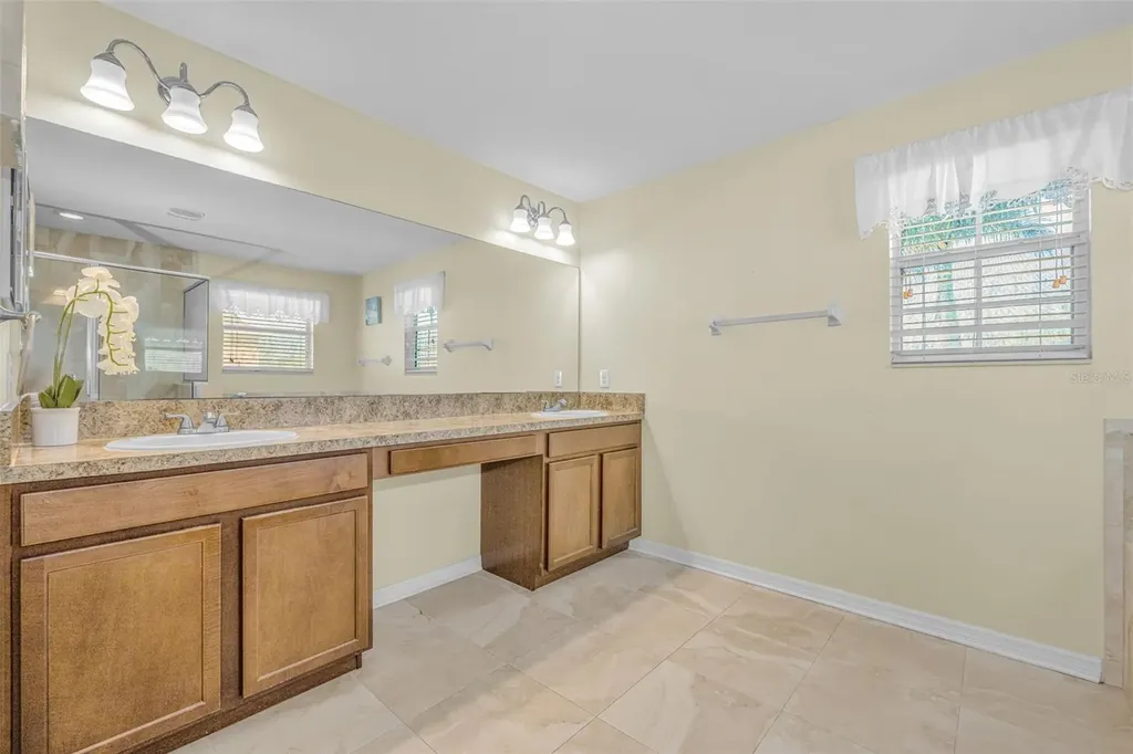521 Vista Ridge Drive Ruskin FL 33570