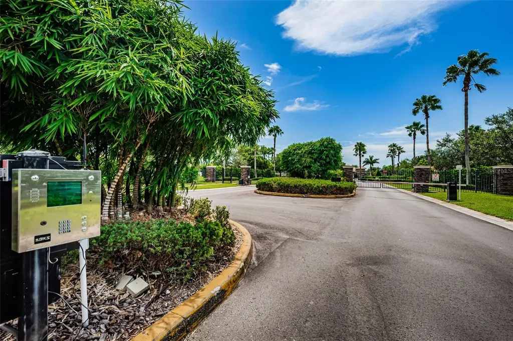 521 Vista Ridge Drive Ruskin FL 33570