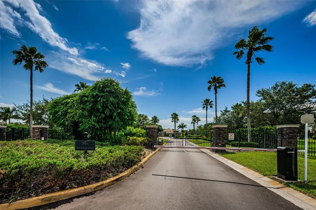 521 Vista Ridge Drive Ruskin FL 33570