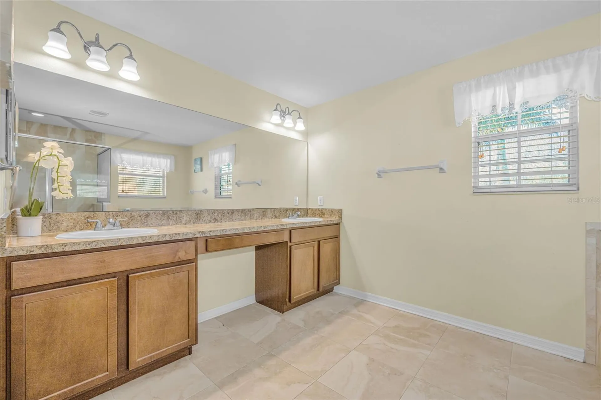 521 Vista Ridge Drive Ruskin FL 33570