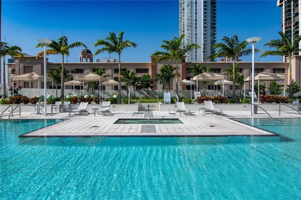 175 1st Street S St Petersburg FL 33701