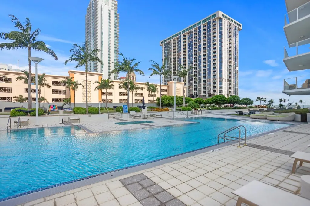 175 1st Street S St Petersburg FL 33701