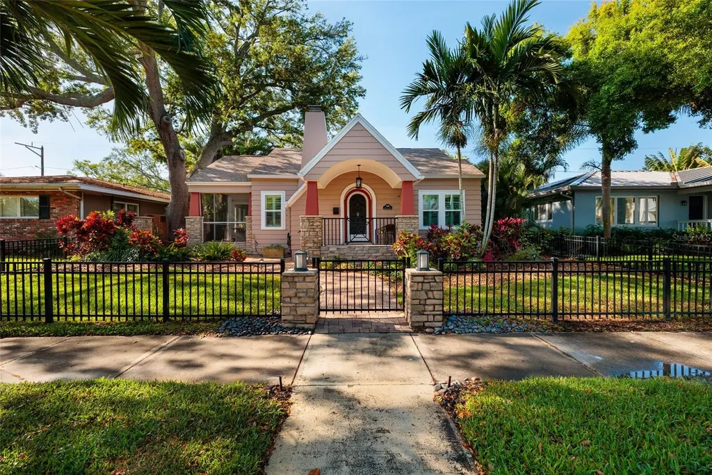 446 21st Avenue NE St Petersburg FL 33704