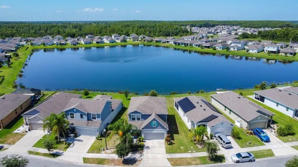 2244 Canyon Breeze Avenue Kissimmee FL 34746