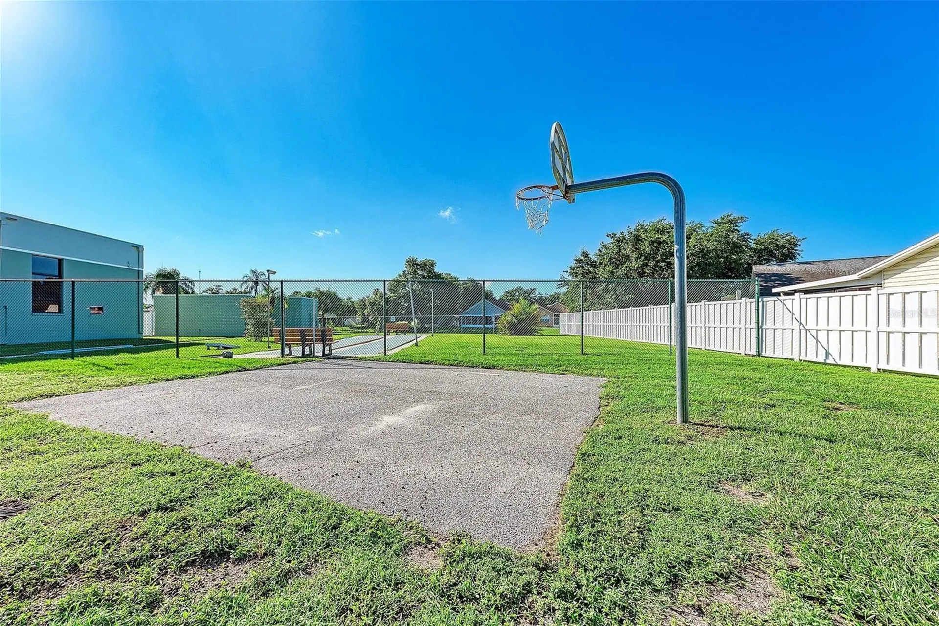 3810 39th Ave W Bradenton FL 34205