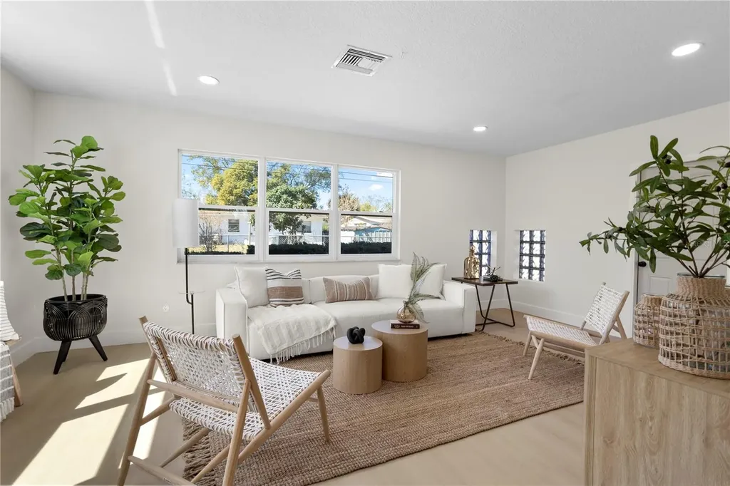 1628 Larkin Avenue Orlando FL 32812