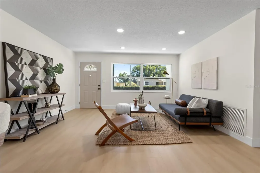 1628 Larkin Avenue Orlando FL 32812