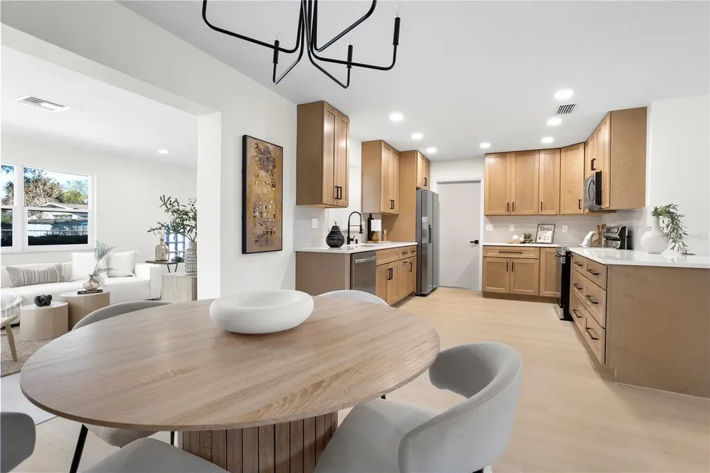 1628 Larkin Avenue Orlando FL 32812