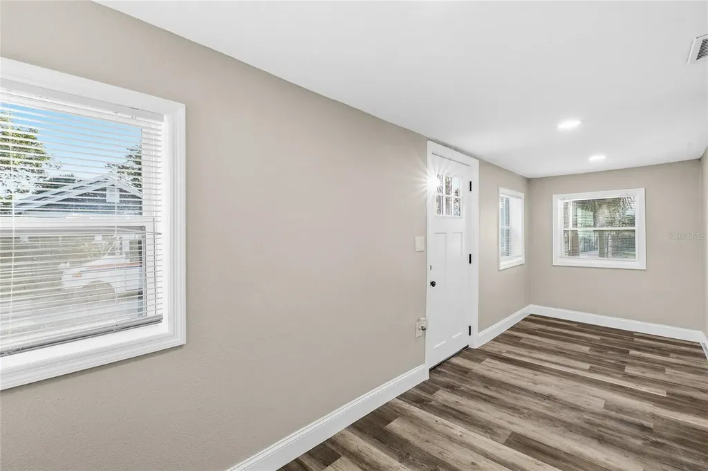 2547 10th Avenue S St Petersburg FL 33712