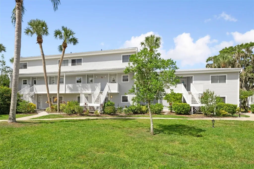 125 River Bend Place Welaka FL 32193
