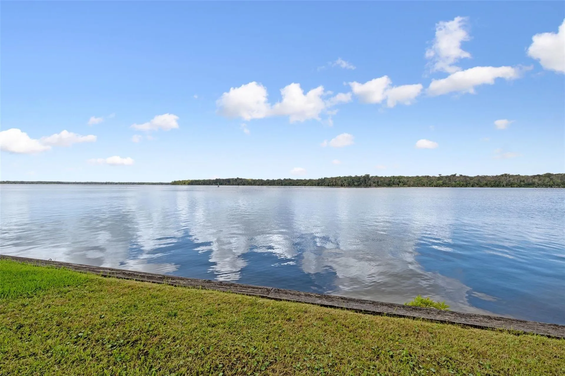 125 River Bend Place Welaka FL 32193