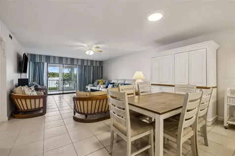 125 River Bend Place Welaka FL 32193