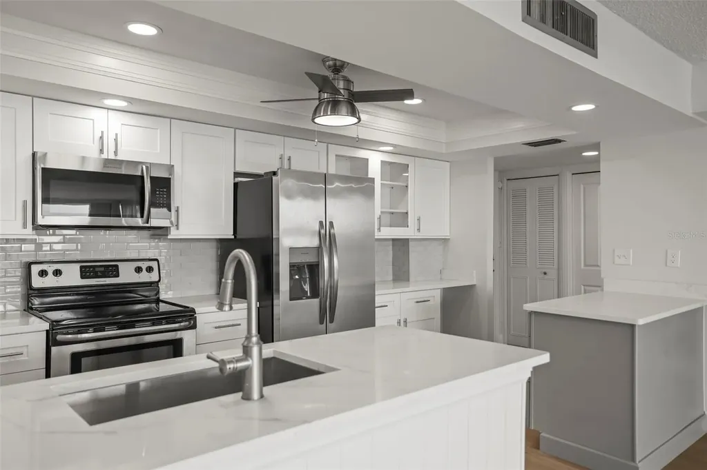 400 Island Way Clearwater Beach FL 33767