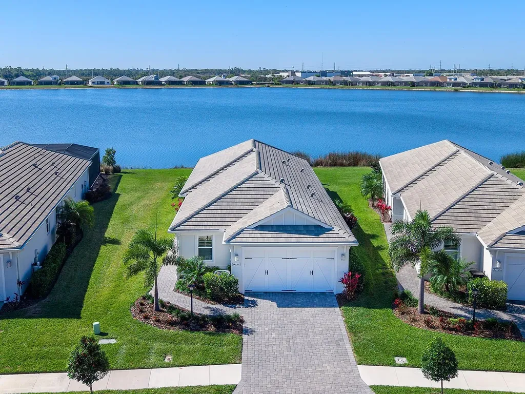 913 Crosswind Avenue Sarasota FL 34240