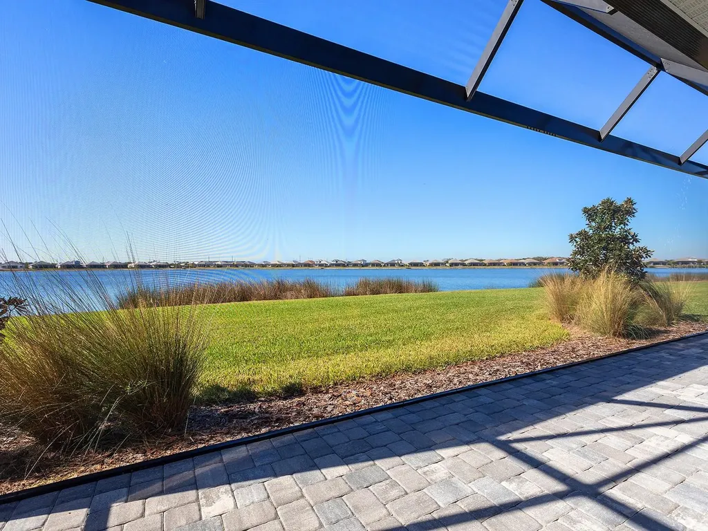 913 Crosswind Avenue Sarasota FL 34240