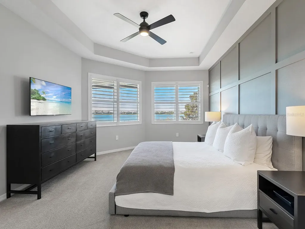 913 Crosswind Avenue Sarasota FL 34240