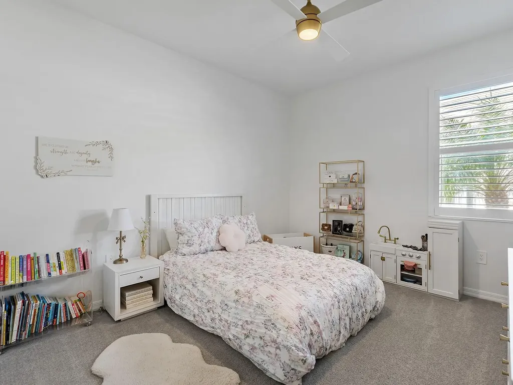 913 Crosswind Avenue Sarasota FL 34240
