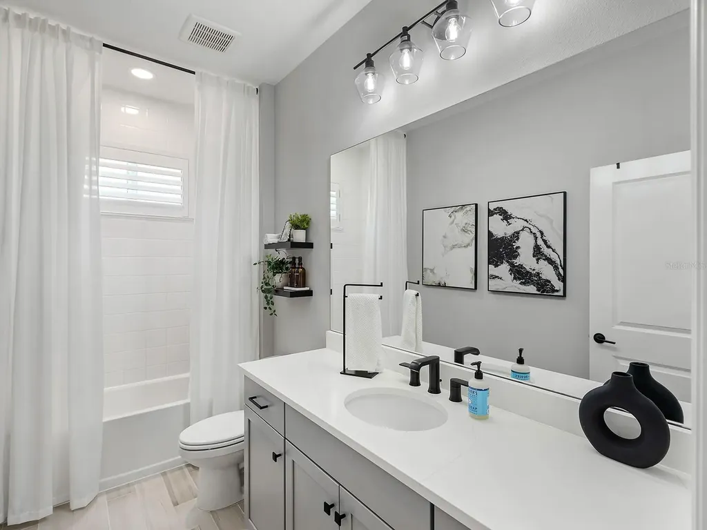 913 Crosswind Avenue Sarasota FL 34240