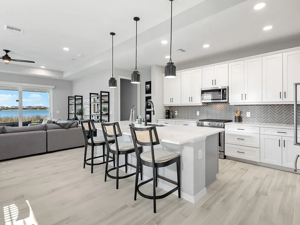 913 Crosswind Avenue Sarasota FL 34240