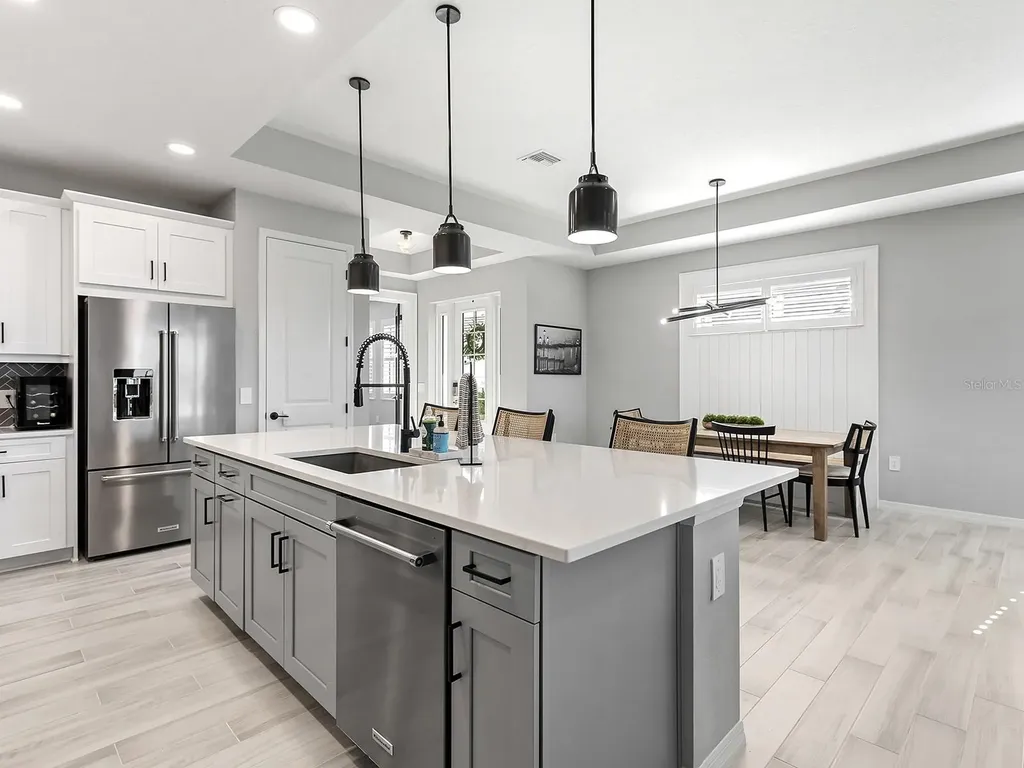 913 Crosswind Avenue Sarasota FL 34240