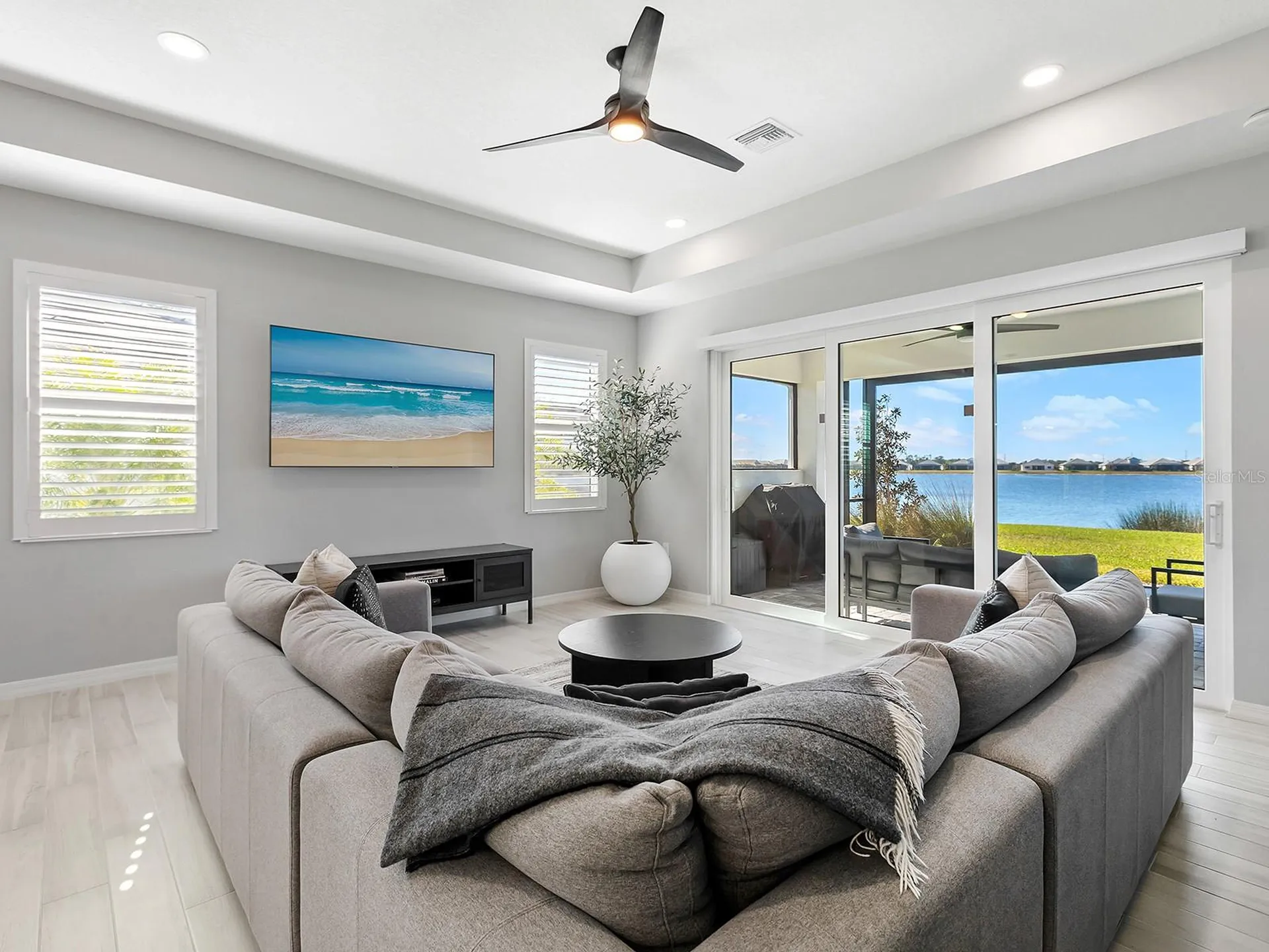 913 Crosswind Avenue Sarasota FL 34240