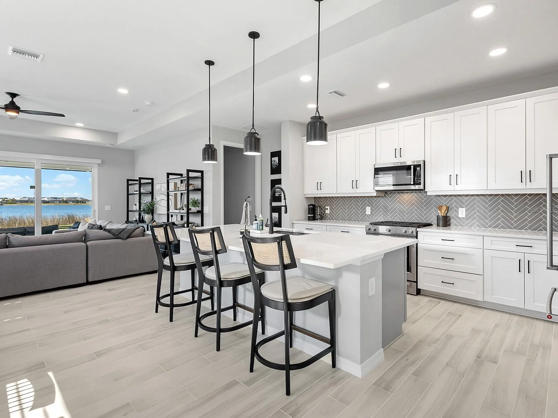 913 Crosswind Avenue Sarasota FL 34240