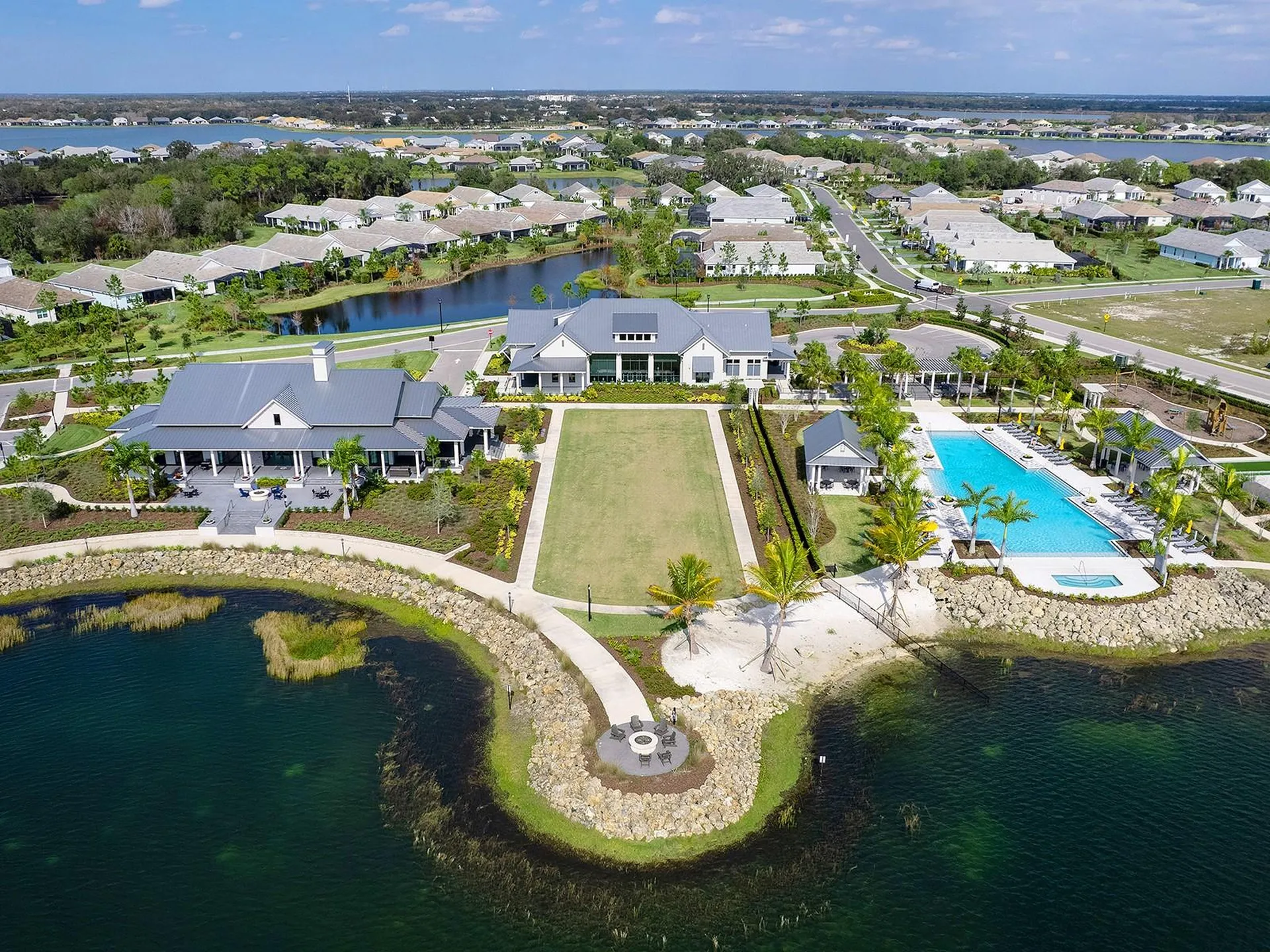913 Crosswind Avenue Sarasota FL 34240