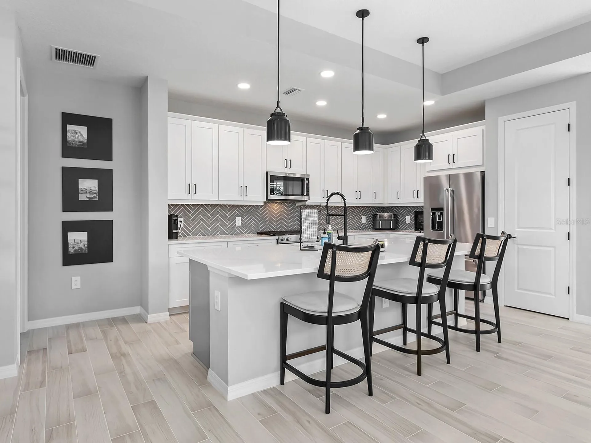 913 Crosswind Avenue Sarasota FL 34240