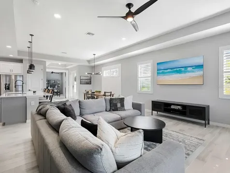 913 Crosswind Avenue Sarasota FL 34240