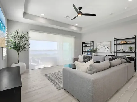 913 Crosswind Avenue Sarasota FL 34240