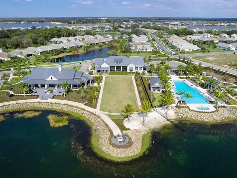 913 Crosswind Avenue Sarasota FL 34240