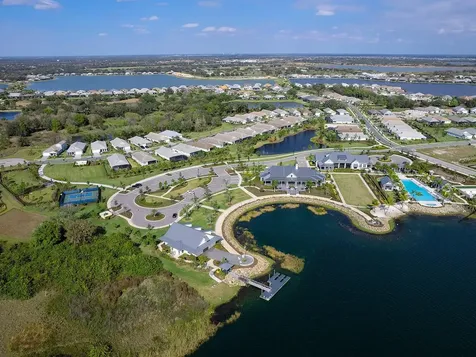 913 Crosswind Avenue Sarasota FL 34240