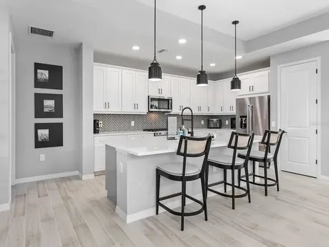 913 Crosswind Avenue Sarasota FL 34240