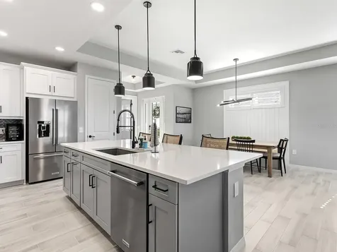 913 Crosswind Avenue Sarasota FL 34240