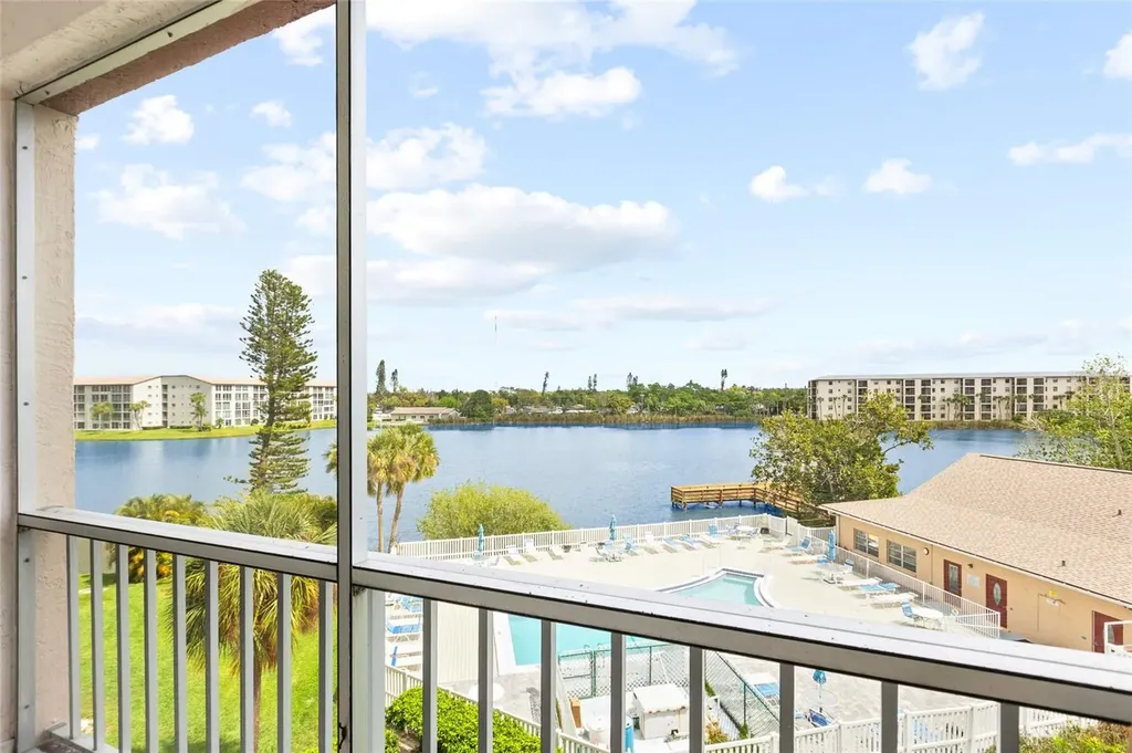 3959 Lake Bayshore Drive Bradenton FL 34205