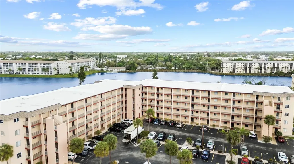 3959 Lake Bayshore Drive Bradenton FL 34205