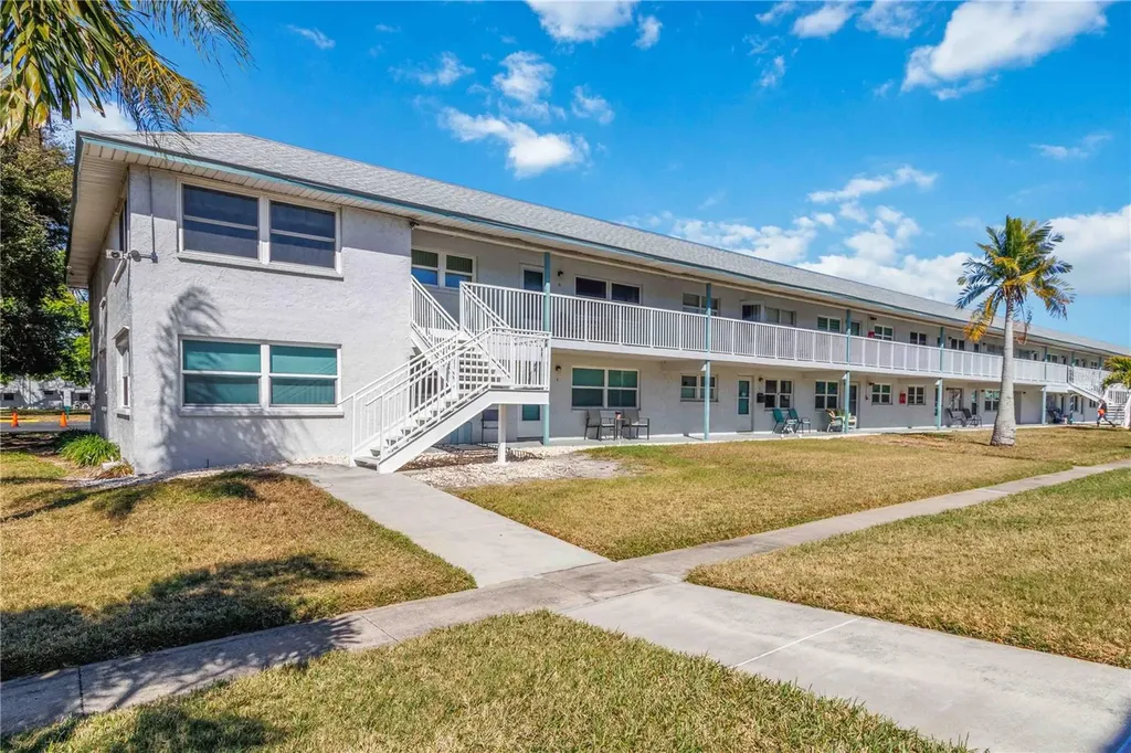 5257 81st Lane N St Petersburg FL 33709
