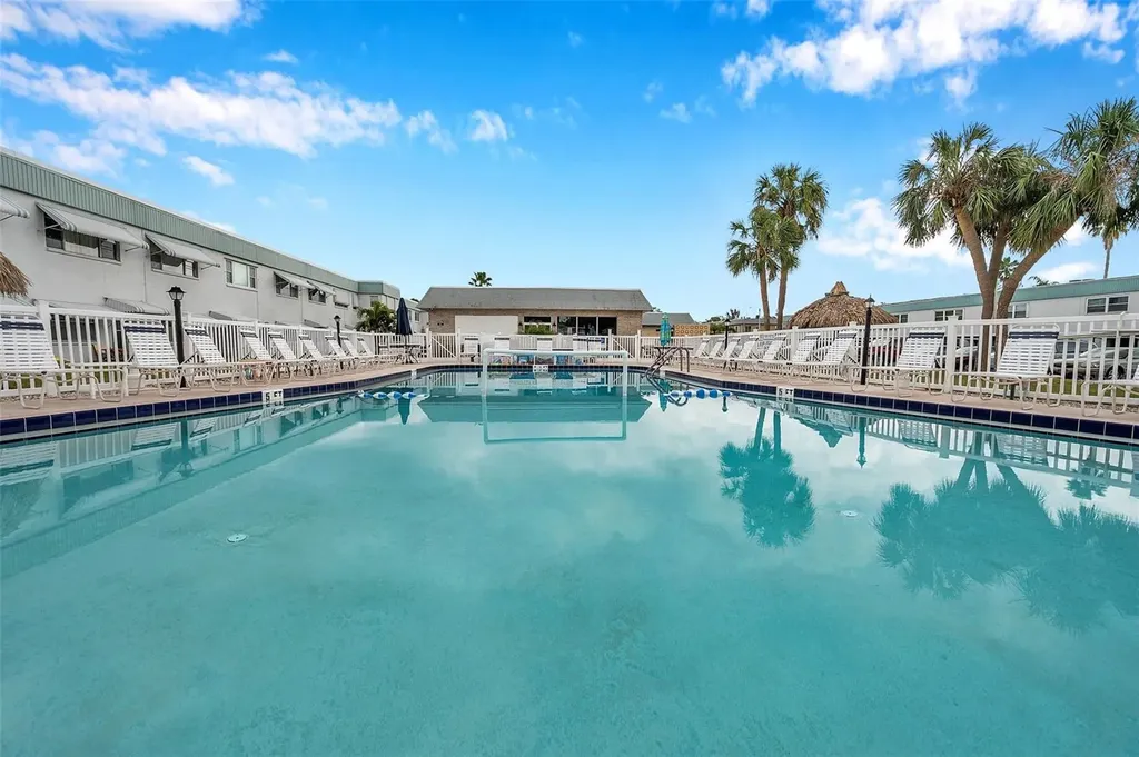 5257 81st Lane N St Petersburg FL 33709