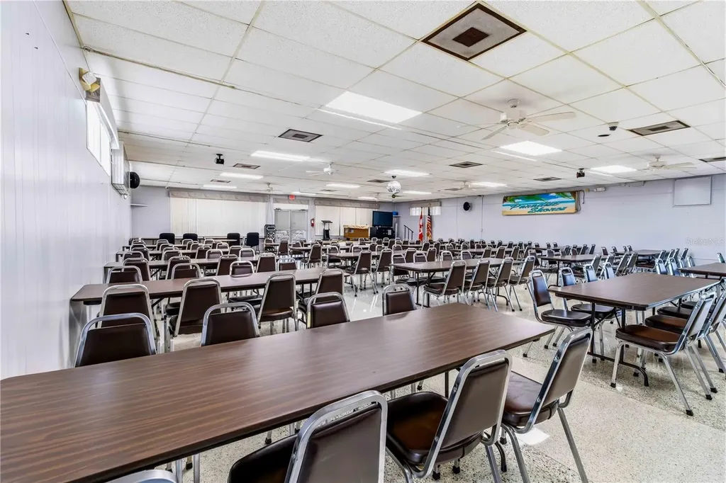 5257 81st Lane N St Petersburg FL 33709