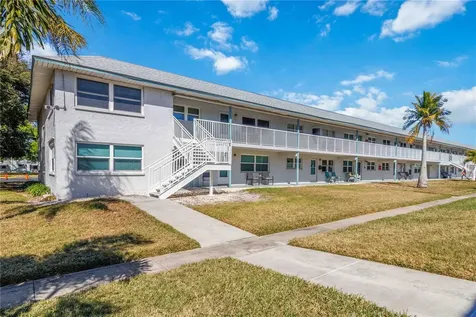 5257 81st Lane N St Petersburg FL 33709