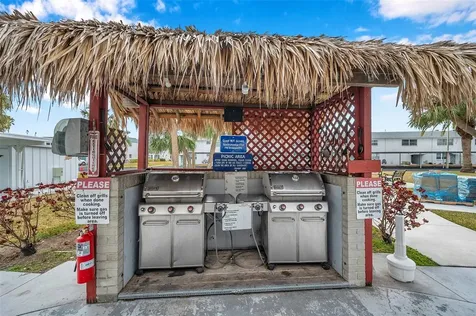 5257 81st Lane N St Petersburg FL 33709