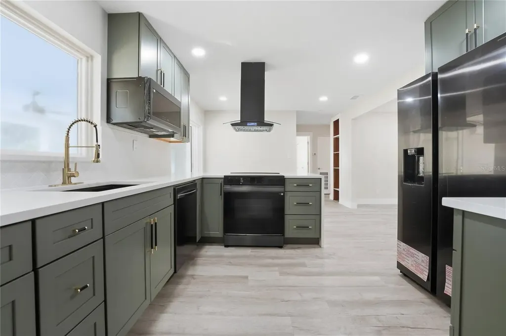 3223 1st Avenue W Bradenton FL 34205