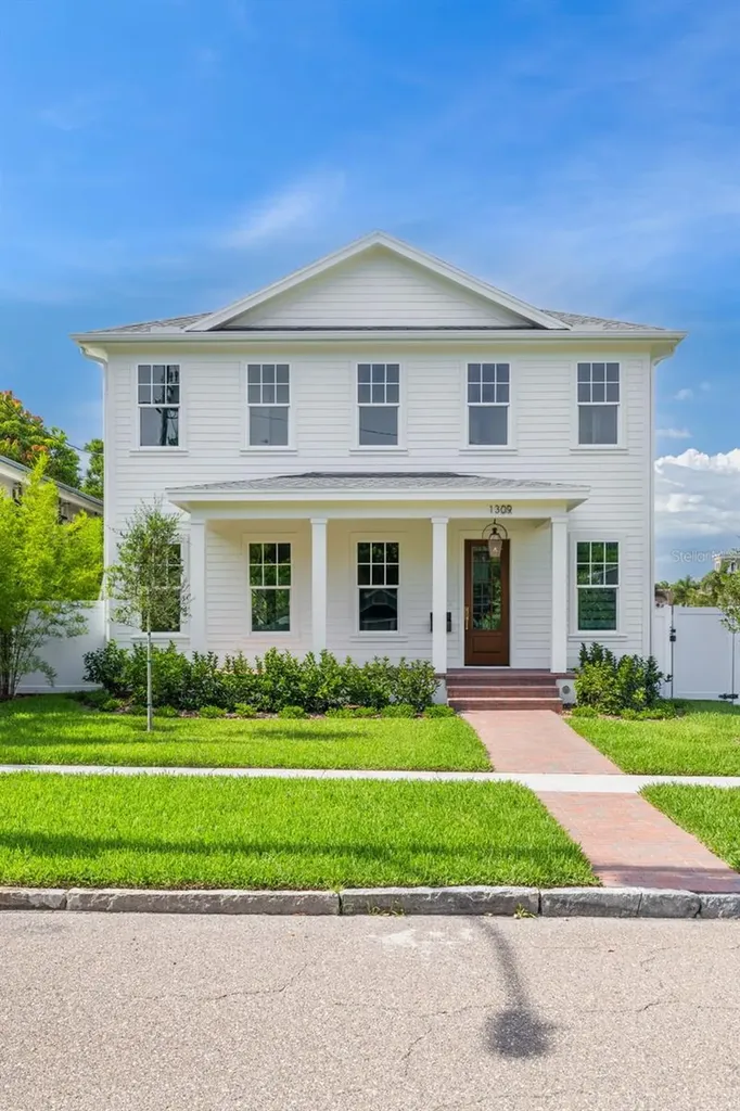 1309 17th Avenue N St Petersburg FL 33704