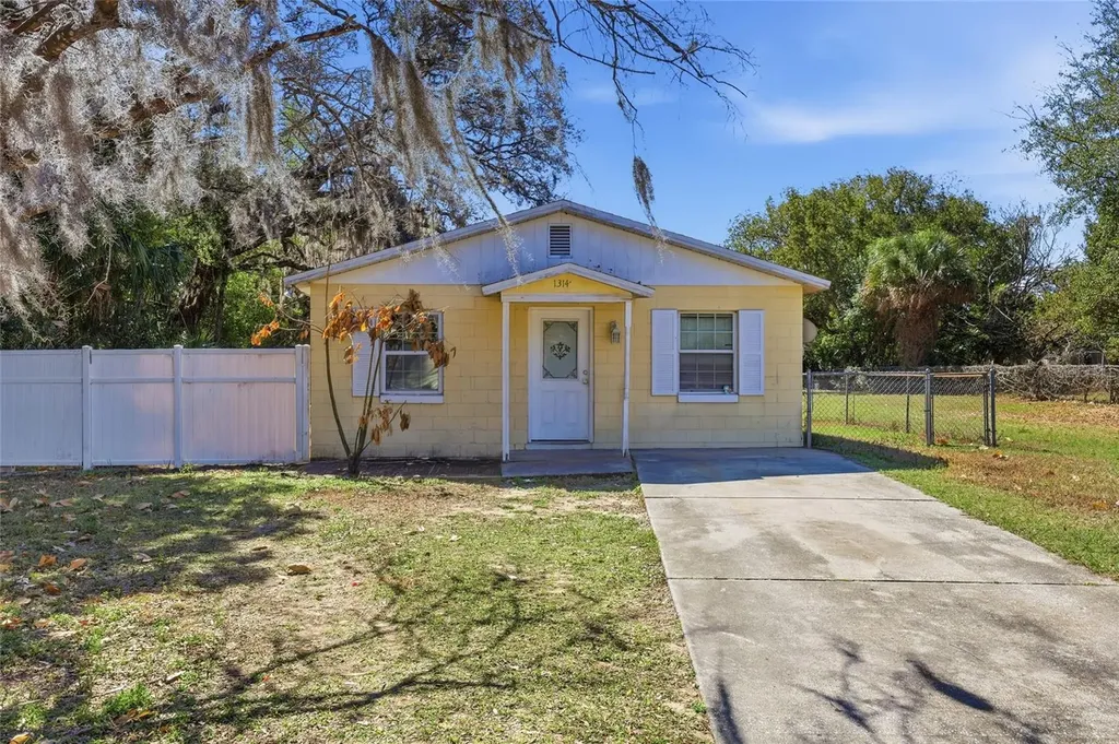 1314 Robie Avenue Mount Dora FL 32757