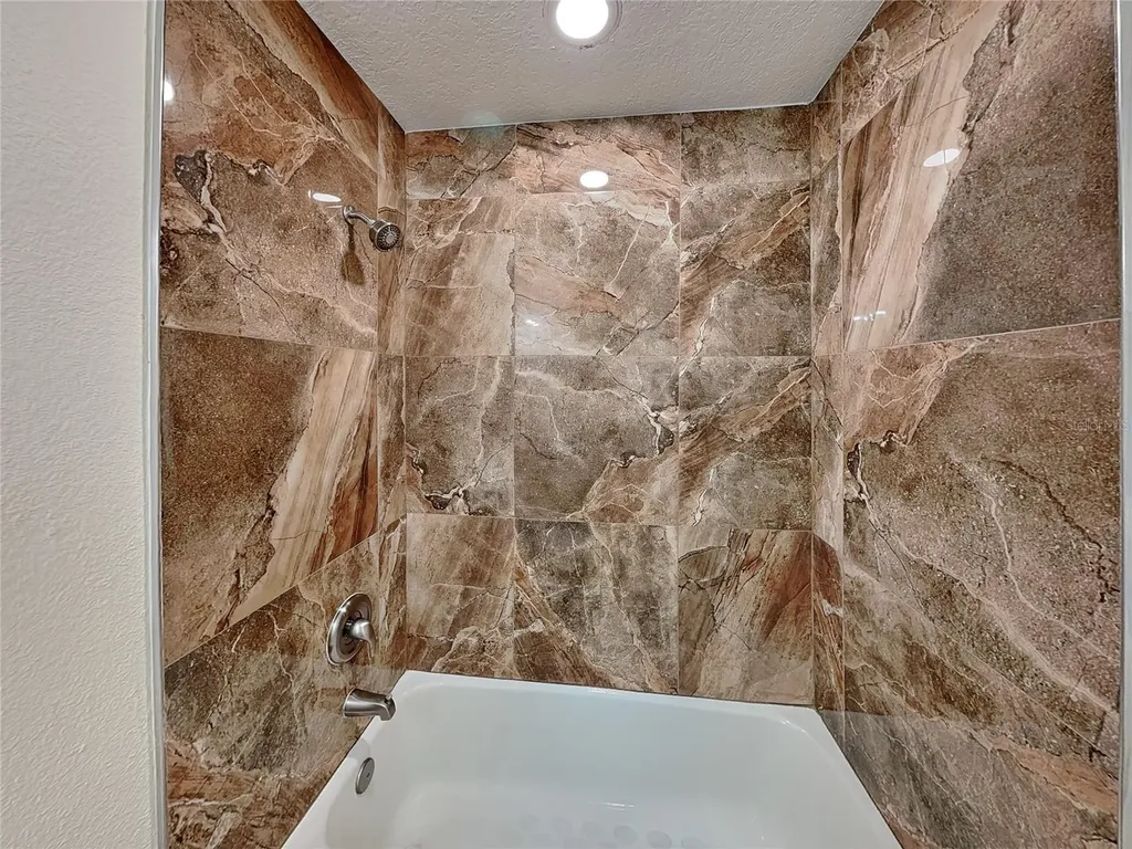 465 Oak Drive Tavares FL 32778