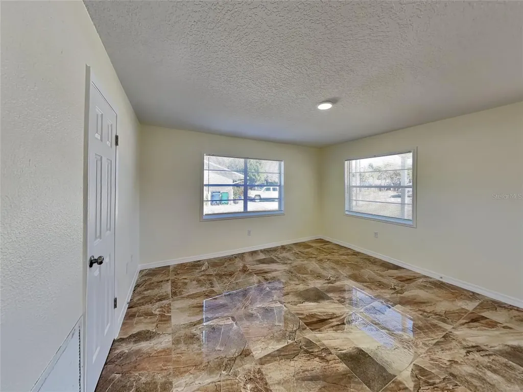 465 Oak Drive Tavares FL 32778