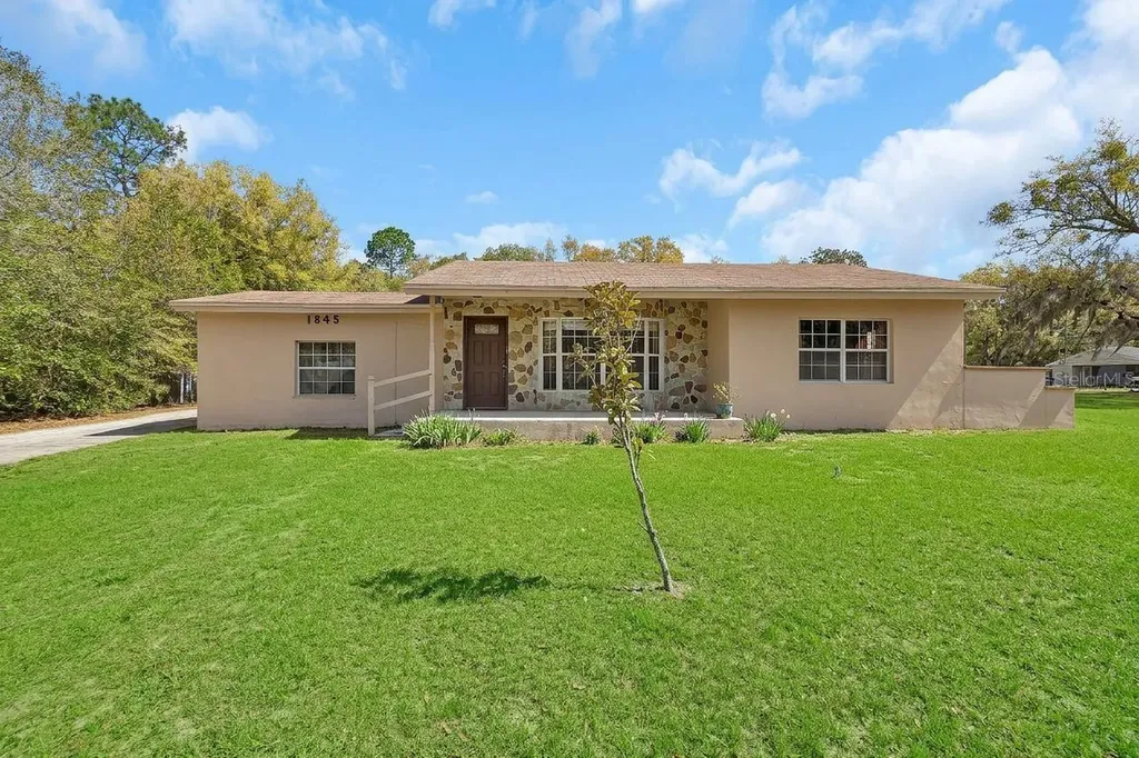 1845 Manor Way Deland FL 32720